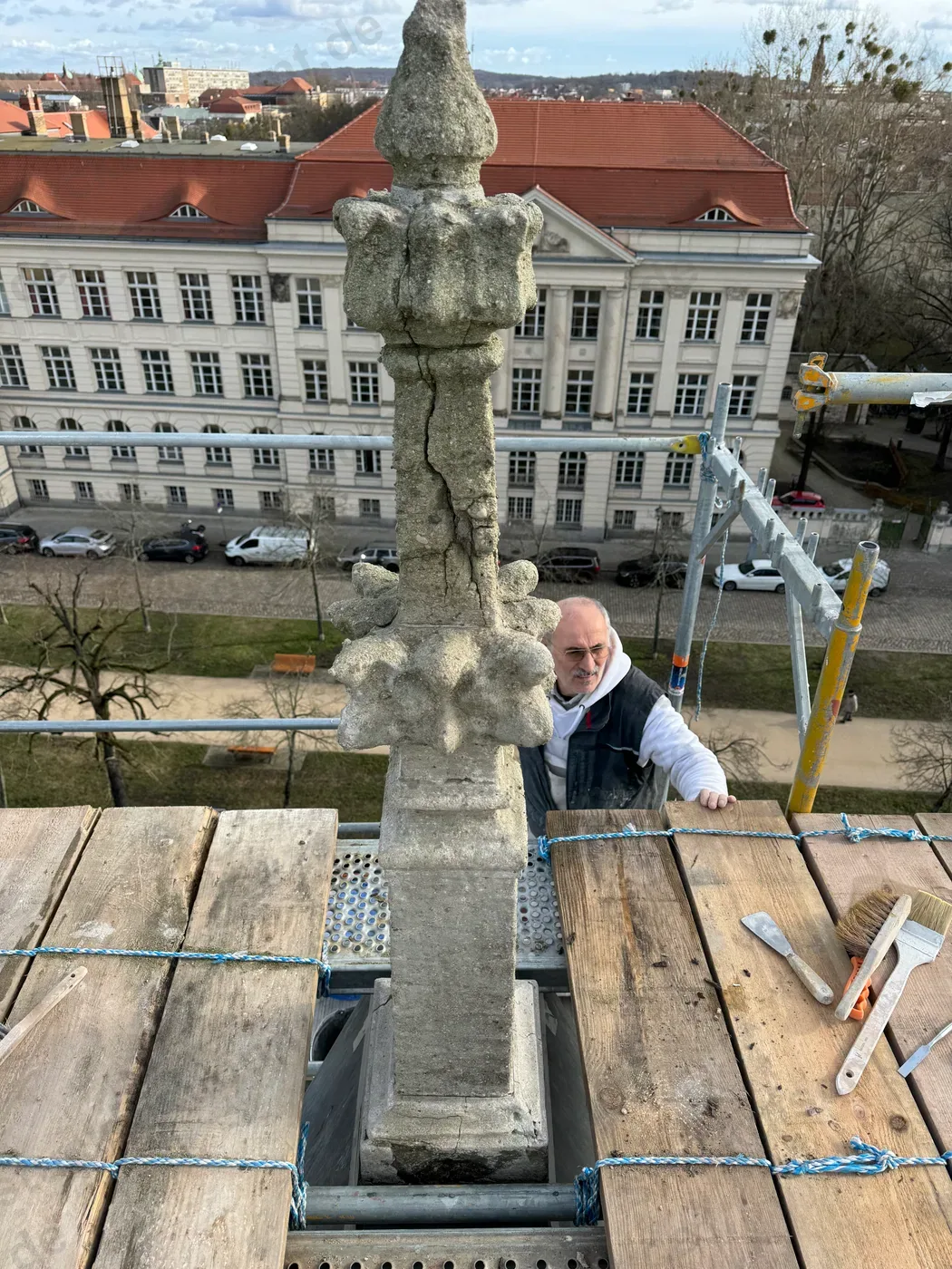 Sandstein-Fiale der Dachbekrönung – Bestandsaufnahme vor Ort